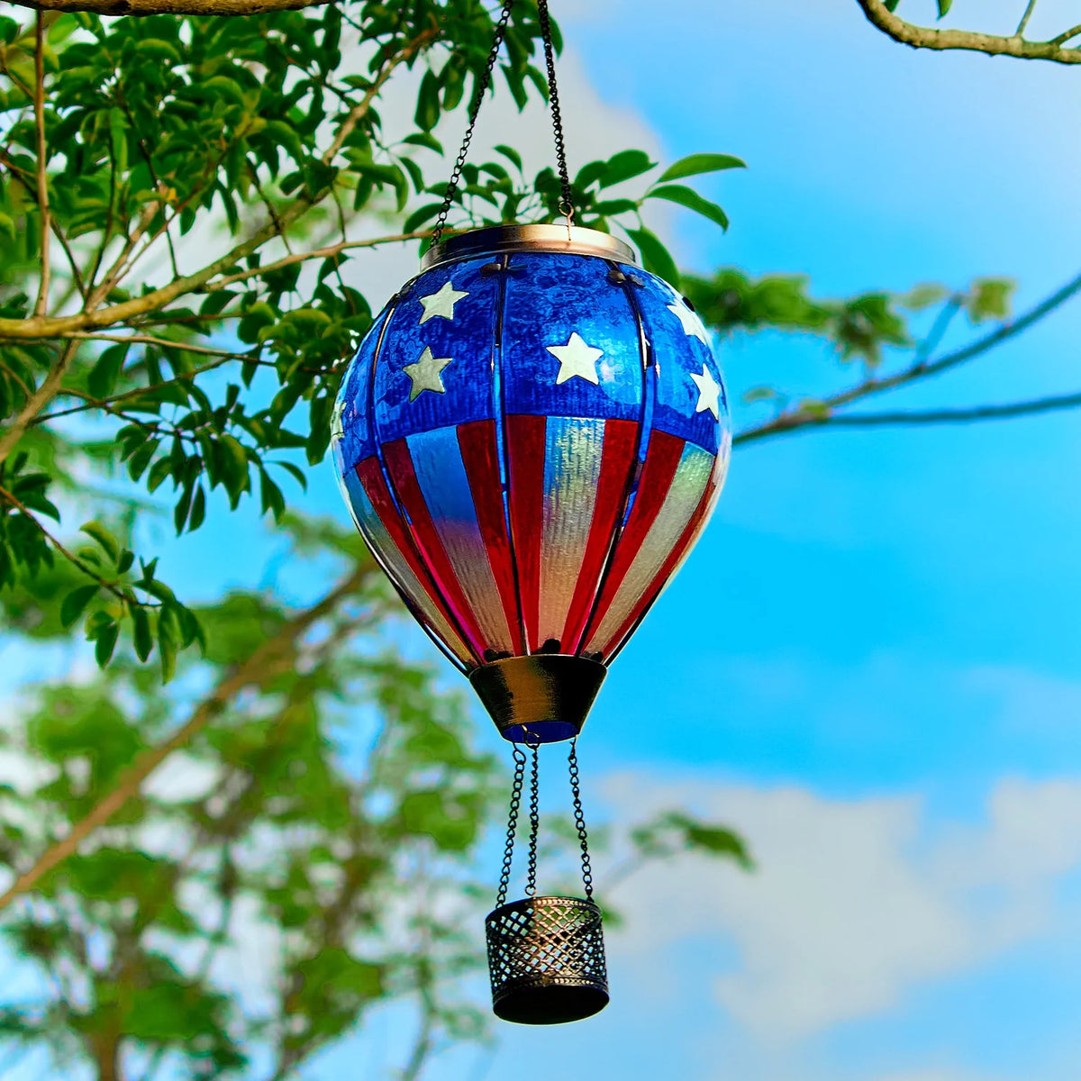Patriotic hot air balloon solar lantern with American flag design, perfect for backyard decorations and patriotic garden lighting